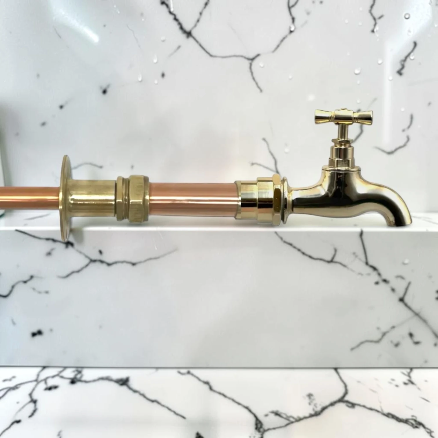 Custom Size Smooth Texture Copper And Brass Wall-Mounted Faucet - Image 4