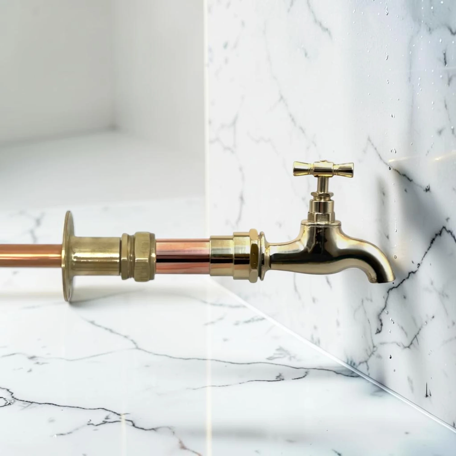 Custom Size Smooth Texture Copper And Brass Wall-Mounted Faucet - Image 3