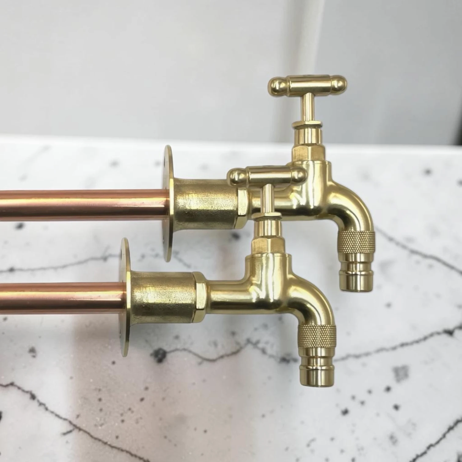 Vintage Style Wall-Mounted Brass Taps - Compact Industrial Faucet Set For Cloakrooms And Utility Sinks